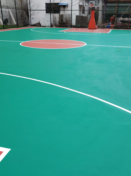 射洪 球场长期使用易出现地面开裂